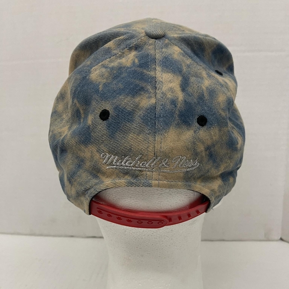 Hardwood Classics Mitchell & Ness NBA Chicago Bulls Bleached Denim Snapback Hat - Picture 3 of 8